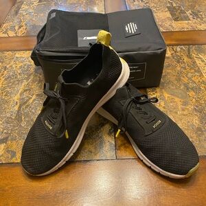 True Linkswear All Day Knit mens size 12.  In very nice condition